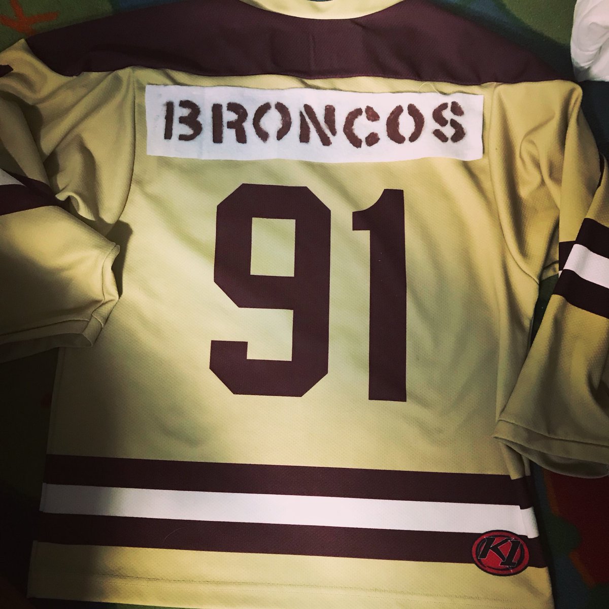 tiffanylynn2438's tweet image. Today my son went in and asked his principal @DMSTItans if they could participate in wear your jersey day tomorrow for the @HumboldtBroncos his principal agreed and a moment of silence will be held as well! #westandwithhumboldt #humboltstrong #PrayForHumboldt