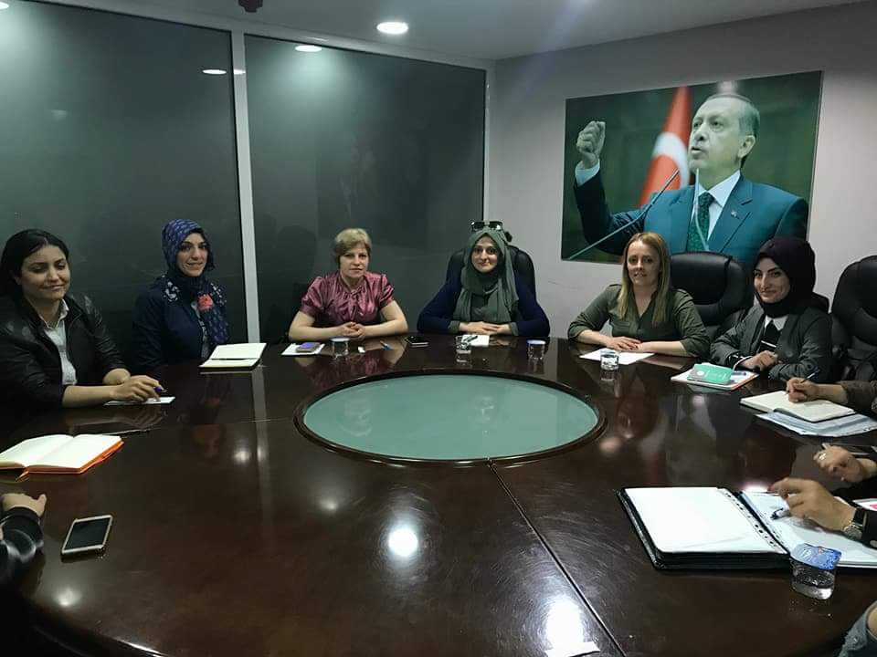 Haftalık Olağan Yürütme Kurulu Toplantımızı, Kadın Kolları Başkanımız Sn. Gülçin ARICAN başkanlığında gerçekleştirdik. Hayırlara vesile olmasını temenni ediyoruz