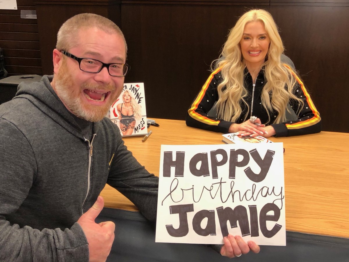 RHFanFiction's tweet photo. @JSilberhartz's husband got her the BEST birthday gift EVER!  A signed copy of the "The Pretty Mess."  He also waited in line for two hours AND got a picture with @erikajayne  and Tom.  
Erika was our very first story.  Make Jamie's day by reading it at https://t.co/StkCWlDuAw https://t.co/VOWMJLD9Yl