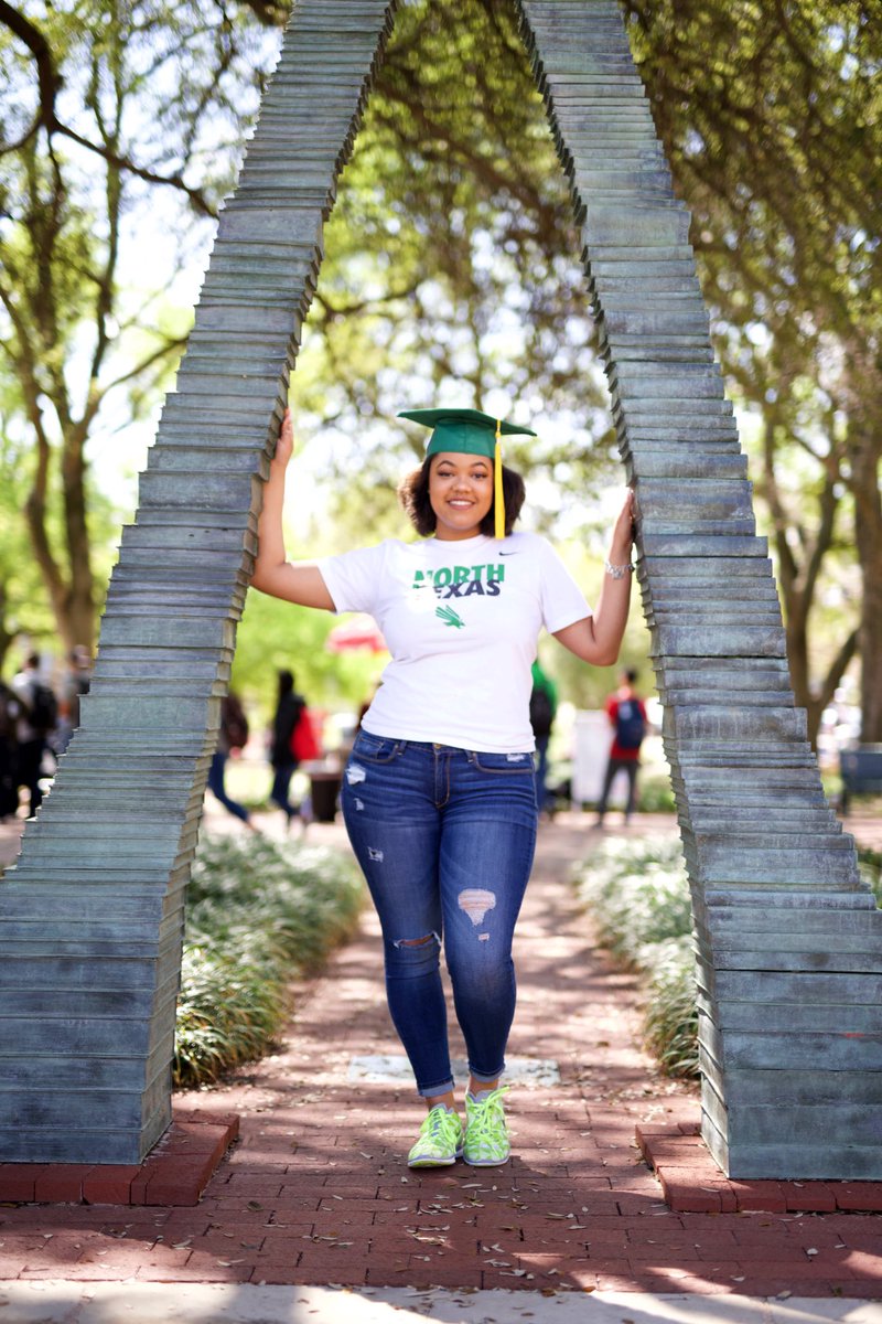 p_senoj's tweet photo. may 11th. 4 p.m. 🎓🎉 

📸-@Jonathan_ToBurr https://t.co/oBrGgkfJpi