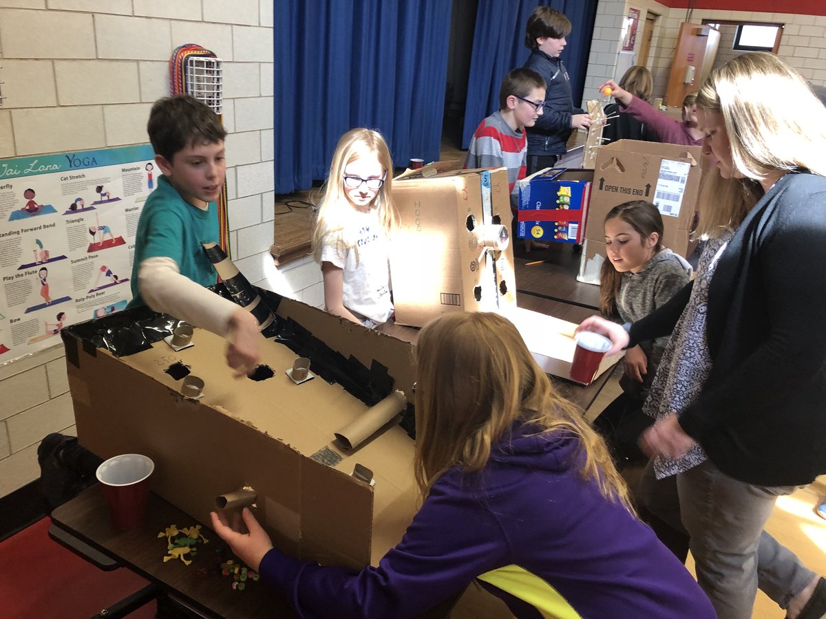 VickieAntonsen's tweet photo. Cardboard Carnival Day! All of the 5th grade Ss work paid off! It was a huge success! @CourtneyLHarvey #FieldPark101 #WSD101 https://t.co/YGFGQO18PS