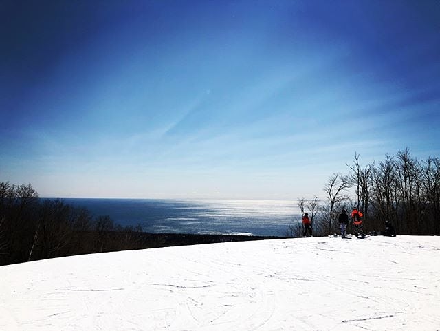 LutsenMountains's tweet photo. April 14 &amp; 15 is the first of our extended weekends - skiing on Eagle and Moose Mountains with up to 50 runs. Buy online in advance and get a 2-day ticket for only $59!!📷: @allieng
#extendedweekends #skiinginapril #lutsenmountains #visitcc #onlyinMN #thesnowreport https://t.co/aLO2Nrjt7K