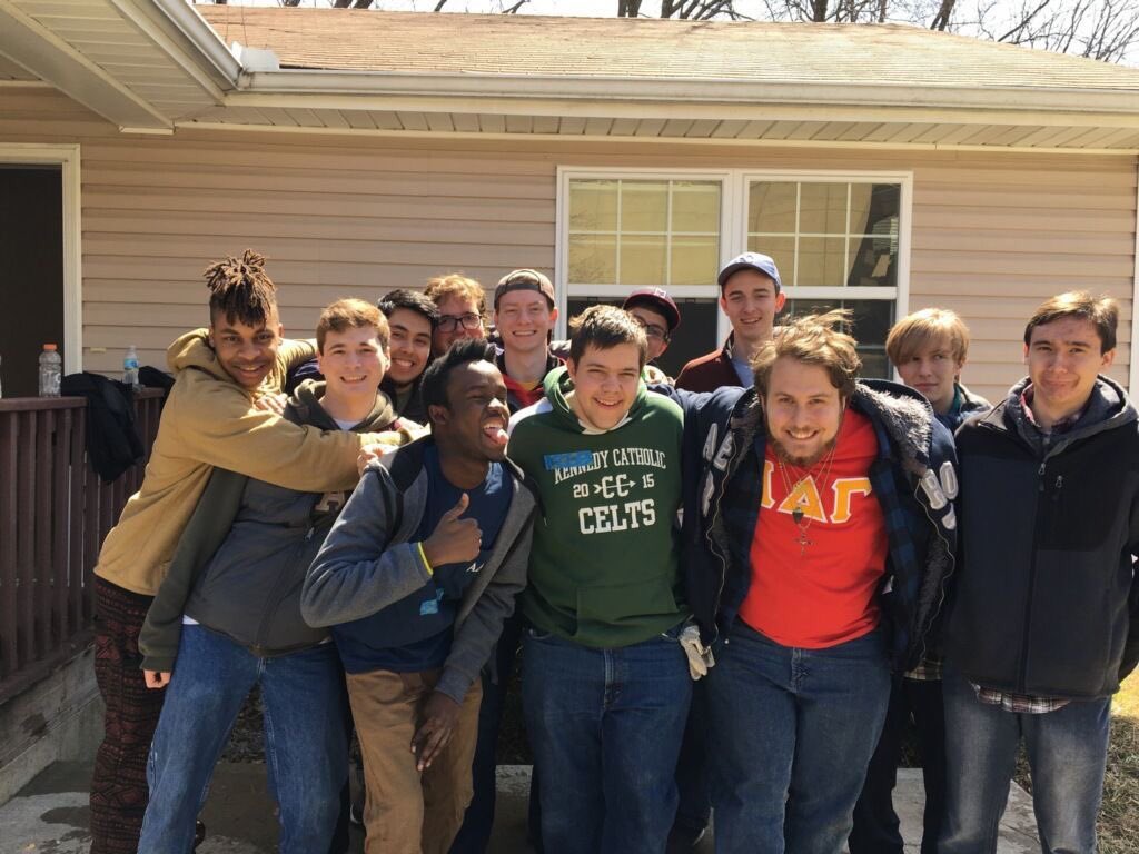 AlphaDeltaGamma's tweet photo. Community=Family and the best way to show love is through service https://t.co/CxTRmCUvtK