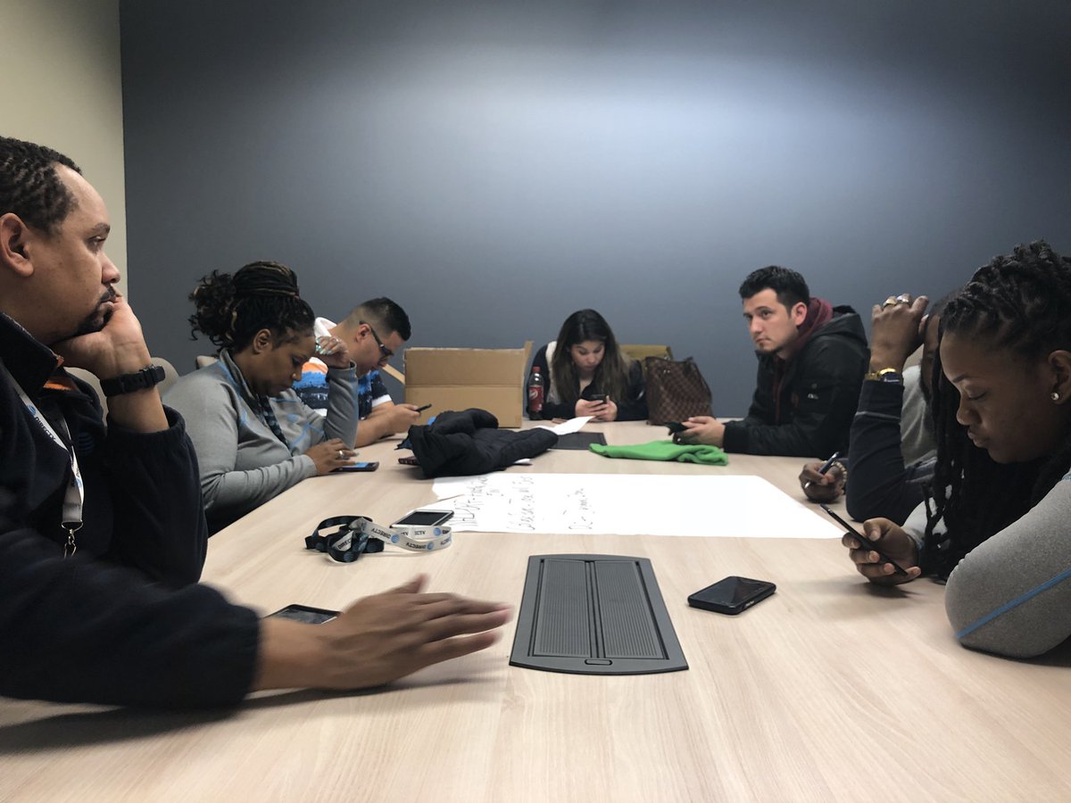 EchoEddy928's tweet photo. Having some fun brainstorming with the #1 IHX team in the nation #SquadMega #SquadDope #SquadMD #TrendingWithDenning #MoreToCome #DenOfExperts https://t.co/a8P1UhBZA5