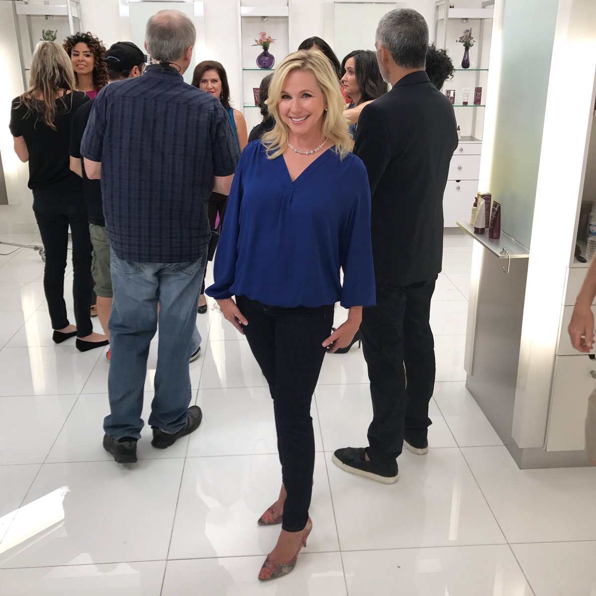 suzannesena's tweet photo. This was on the set of a @keranique shoot I did β they always love me in blue!
#wardrobewednesday #hosting #tvhosts #tvhosting #mediacoach #senaseries #dowhatyoulove #tvhoststyle #style #bookitblue https://t.co/YNYTnMS9Mh