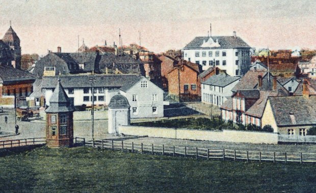 Gorgeous colored photos show what Reykjavík looked like one hundred years ago: You can still recognize much of the city, but it's also changed a lot! #Reykjavík #Iceland #History #Photography 
icelandmag.is/article/gorgeo…