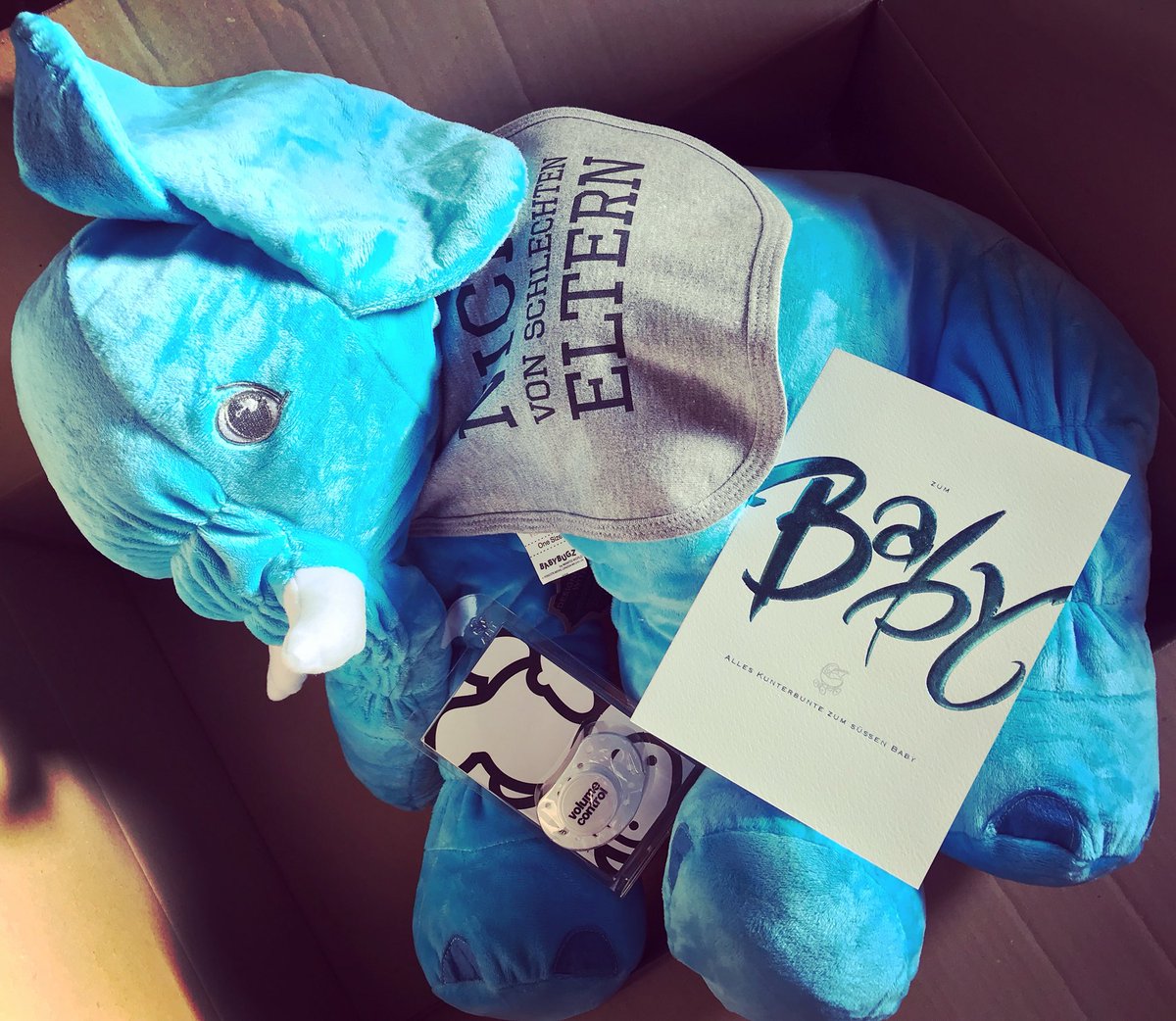 Ihr seid soooo süß @DarkMomoChan &amp; <a href="/WimmelGamer/">O_Wimmel</a> 😍💖 das ist echt mega lieb von euch, freuen uns riesig darüber 😍😍😍 Vielen vielen lieben Dank für die tolle Überraschung und die liebe Karte, sind voll gerührt 😘☺️❤️