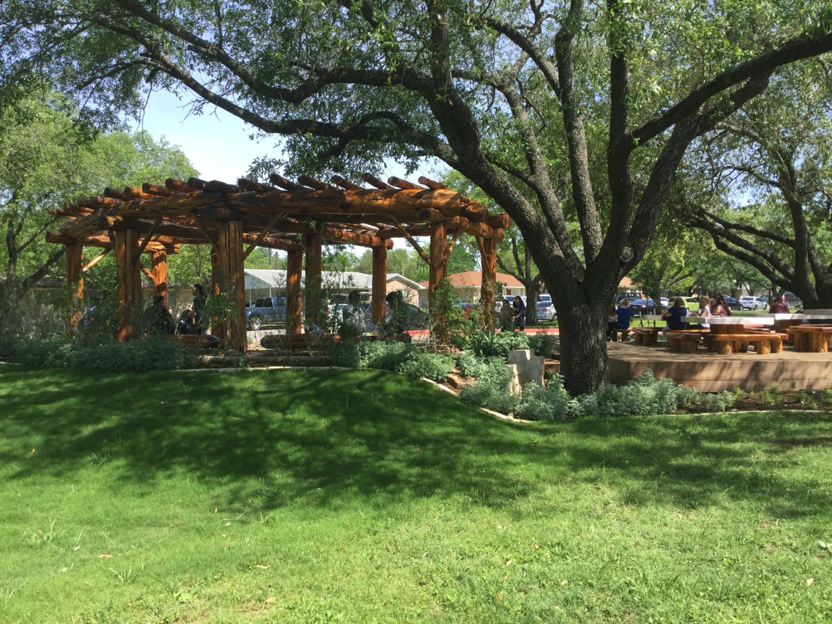 mrodz308's tweet image. Love my school... outdoor classroom. It&apos;s a great place to write &amp;amp; reflect! ❤️ #LoveMySchoolDay #SuccessCSISD #SKawesomesince1967