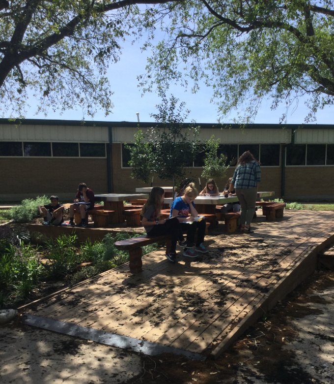 mrodz308's tweet image. Love my school... outdoor classroom. It&apos;s a great place to write &amp;amp; reflect! ❤️ #LoveMySchoolDay #SuccessCSISD #SKawesomesince1967