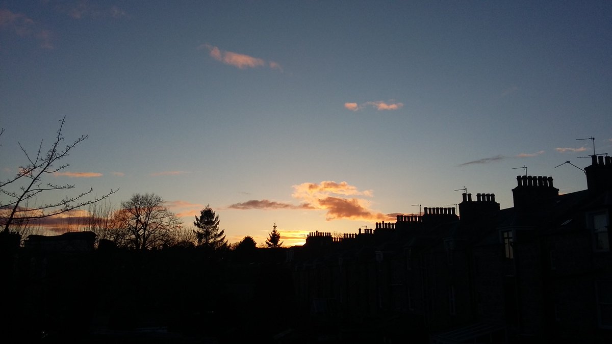 allan_maciver's tweet photo. Evening Rooftop Silhouette in Aberdeen 
@aboutaberdeen1 @visitabdn #OutAndAboutScotland #picoftheday @pressjournal https://t.co/vuHAj4wuVK
