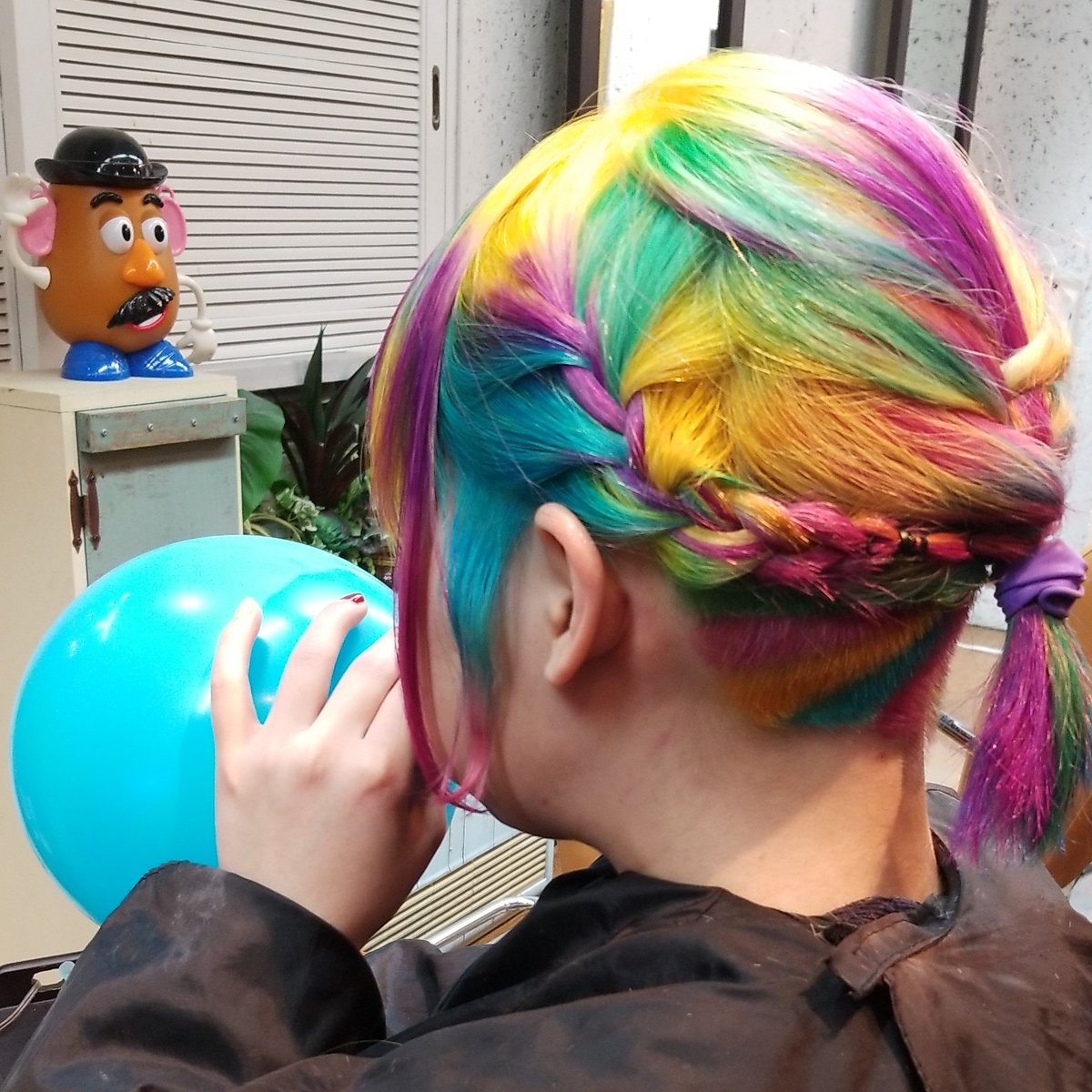 Uzivatel 阿部 アトリエフォー フォロバします 派手髪 札幌 スプラ あべりん 12 Na Twitteru 超 派手髪 10色ちょい使ってます 今回はバリアートも派手髪にしたのがポインツ 派手髪 札幌 札幌派手髪 派手髪札幌 札幌ヘアカラー ヘアカラー札幌 アトリエ