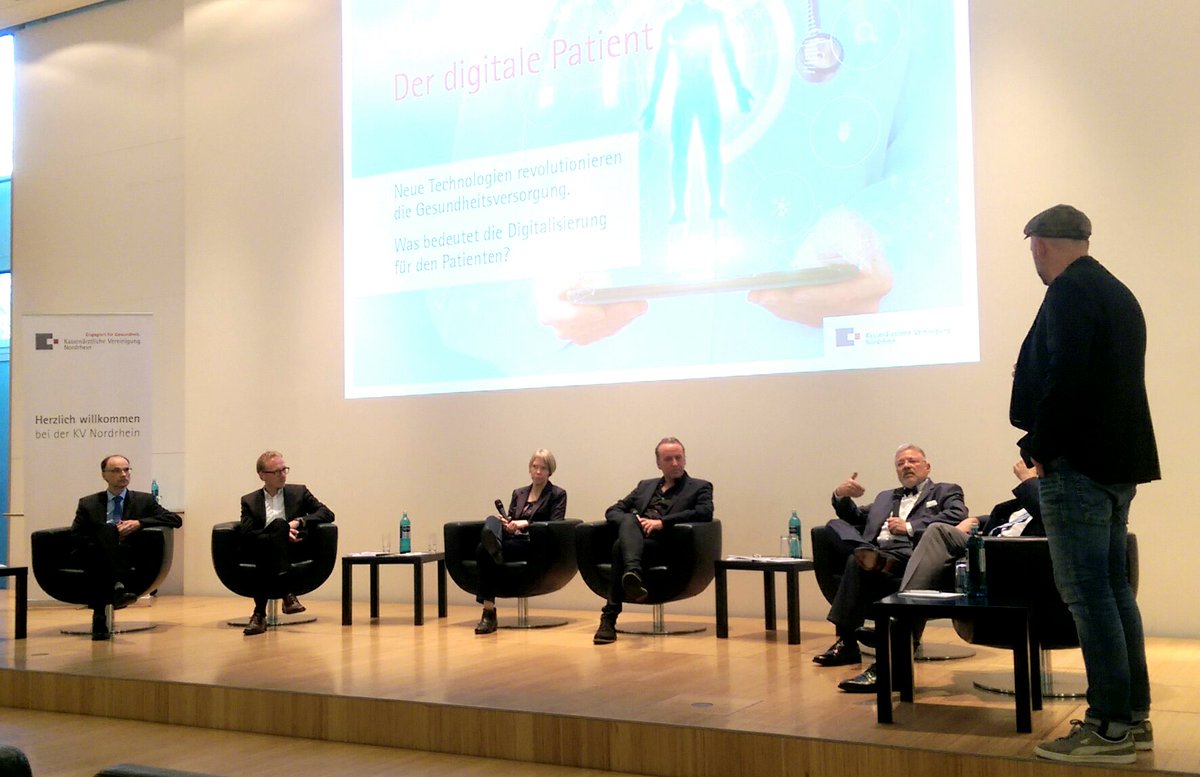 kvno_aktuell's tweet photo. Das Publikum stellt Fragen, die Diskussionsrunde hat begonnen. #DrGoogle und Halbwissen der Patienten sind Thema. Wichtig: Der persönliche #Arzt-/#Patient-Kontakt ist entscheidend. @iqwig wird vom Podium gerne genutzt. #DidM https://t.co/tw3DQeagXR