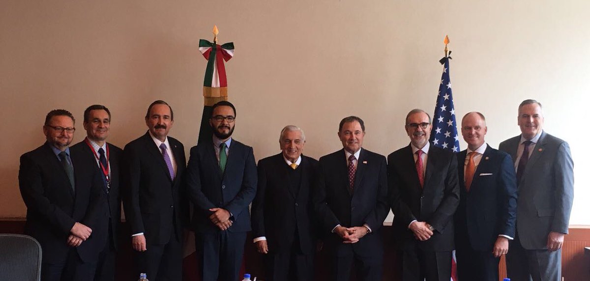 Participé en la reunión del Gob de Tabasco y Pte de la #CONAGO, Arturo Núñez, y el Gobernador de Utah, <a href="/GovHerbert/">Gary R. Herbert</a>. Conversamos sobre la importancia de fortalecer la relación entre <a href="/CONAGO_oficial/">CONAGO</a> y los estados en #EUA