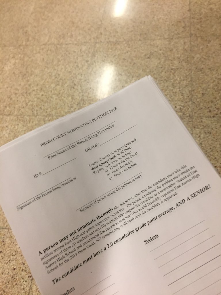 EASen19rs's tweet image. NOW TAKING NOMINATIONS FOR PROM COURT 🤴👸💅🕺💃👑👑 pick one up in the main office