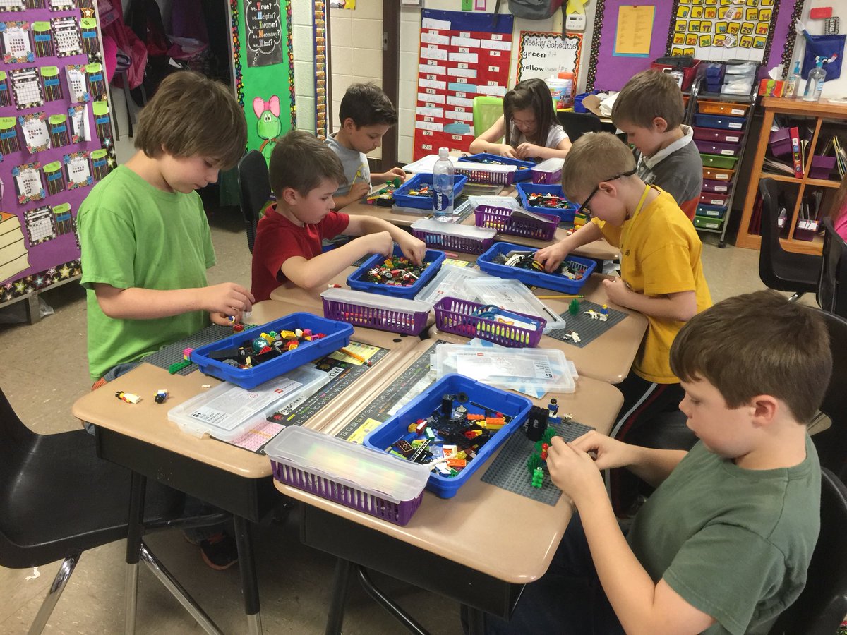 DameronMC2's tweet photo. I love my school because we are allowed to be creative and think outside the box. #MCLeads #ilovemyschoolday2018 https://t.co/2gMPYoaYEb
