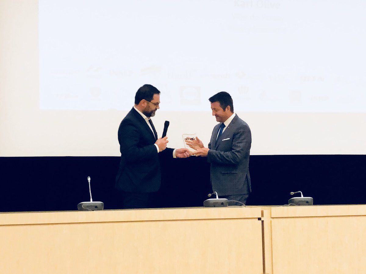 KARLOLIVE's tweet photo. Poissy remporte le Trophée Sport &amp; Management 2018 catégorie «Territoires» pour le dispositif #PoissyBienEtre! Formidable reconnaissance d’un travail main dans la main avec nos agents &amp; les services pour l’amélioration des conditions de travail &amp; baisse de l’absentéisme! #TSM2018 https://t.co/LdNeuhoj0T