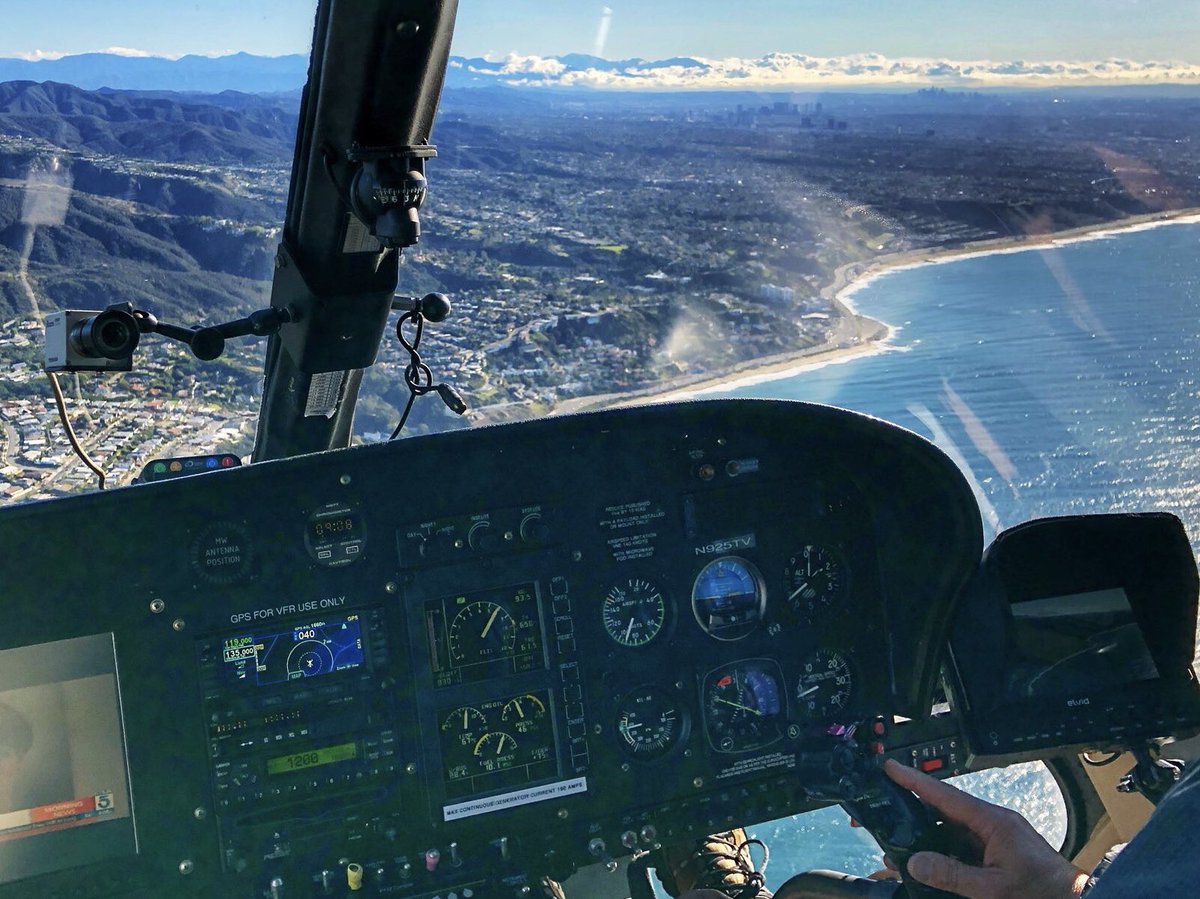 WelkAviation's tweet photo. Team @KTLA making super jealous of that office view!
🚁 @MarkKonoSky5
📷 @LAflyingcameras #WelkAviation #ThisJobDoesntSuck #OfficeView #helicopter #aviation #flying #sky5HD #ktla https://t.co/Ff6EKTgW14