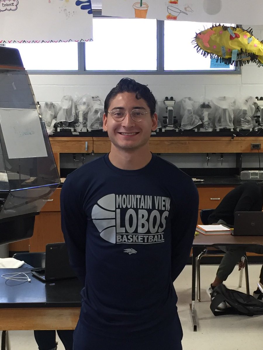 LoboPrincipal's tweet photo. Senior Lobo Pierre Robles, Lobo Football Player/Track Athlete, has earned the 2018 El Paso Athletic Hall of Fame Male Athlete of the Year! https://t.co/7rFq8G7OuV