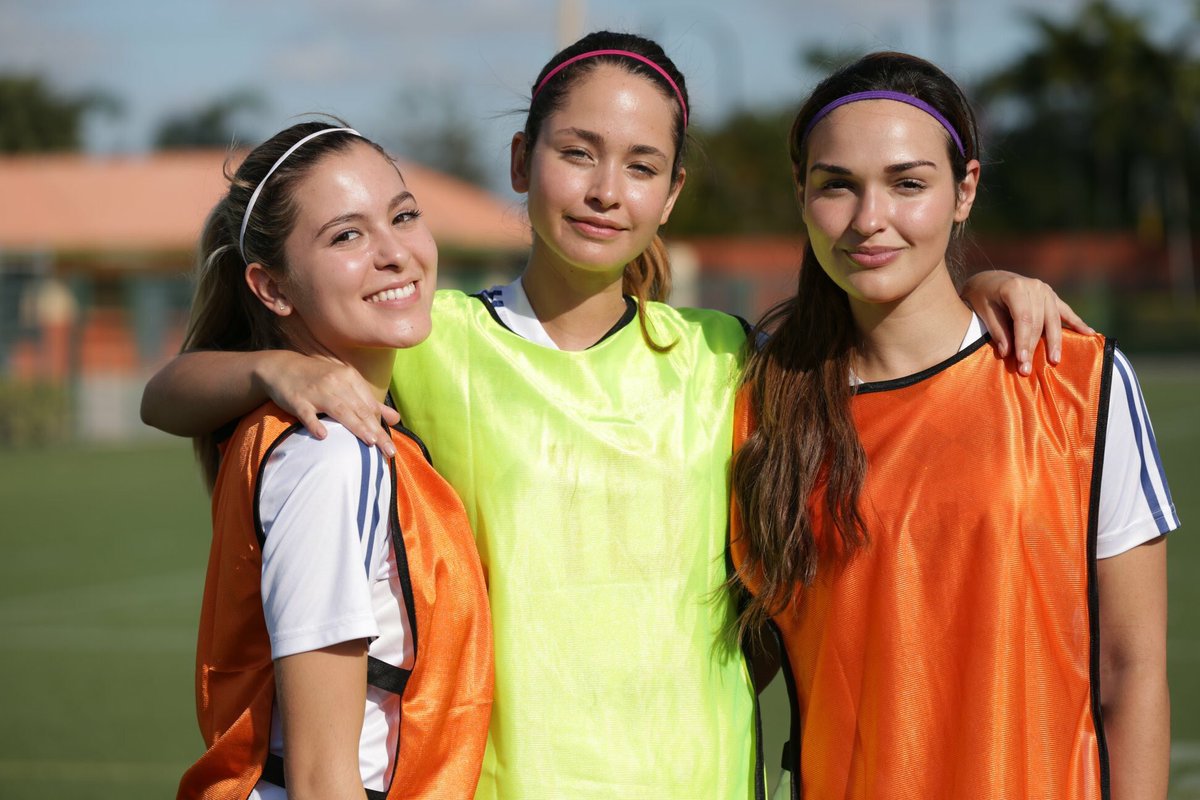 Ellas forman parte del equipo femenino de fútbol oficial ⚽️ Conoce quienes se unirán al team esta noche a las 8/7C por Telemundo.