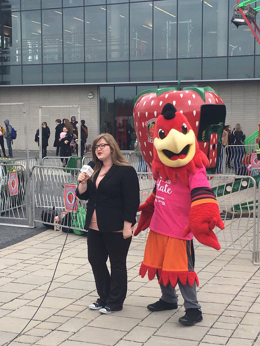 mohawkjournal's tweet image. Second-year journalism student Taylor Pipe prepares for the Ignite newscast. It will be broadcasted live across Mohawk College at 3pm today @MohawkCollege