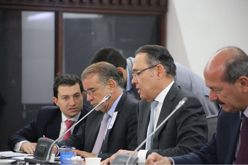 veranodelarosa's tweet photo. Hoy es un día importante para la autonomía de las regiones, la Comisión de Ordenamiento Territorial (COT) del @SenadoGovCo #ComisiónI realiza el primer debate a la #LeyDeRegiones que impulsamos los 32 gobernadores del país con el respaldo de @FNDCol. #LoEstamosHaciendo https://t.co/s172cHWaoM