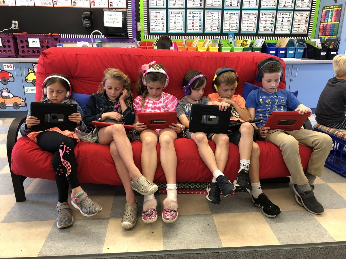 SeasonLeech's tweet photo. Can we squeeze in one more 1st grader? We 💗 to do Lexia on the couch!
#ilovemyschoolday #hvepride https://t.co/UCuUbMKA8o