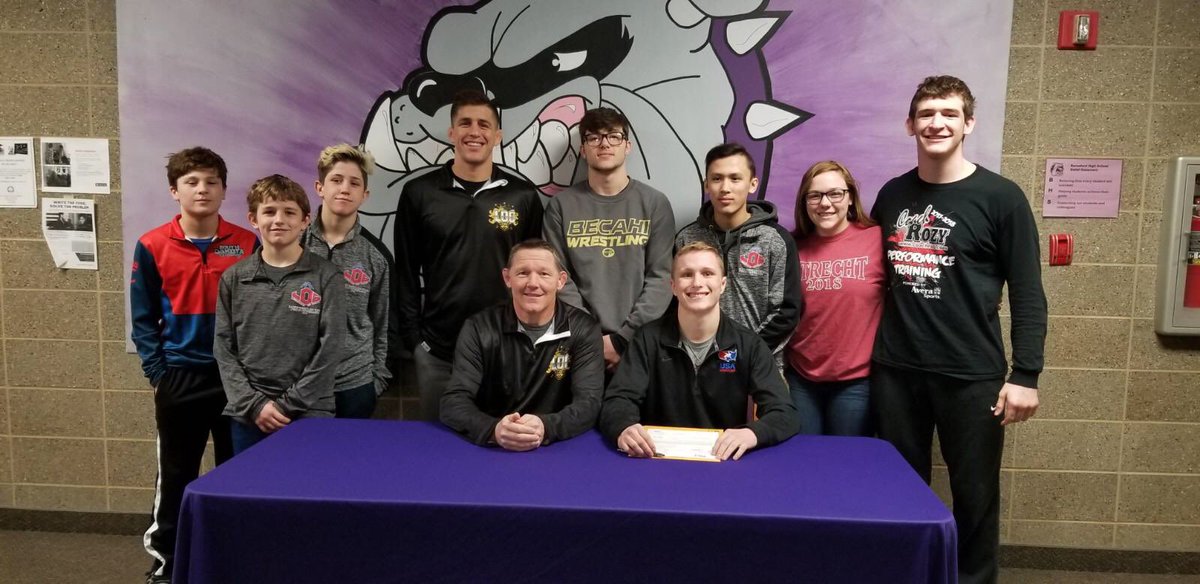 MooreCaden's tweet photo. Officially Signed!!#GoWolves🐺🏅 https://t.co/NmClUl9jRB
