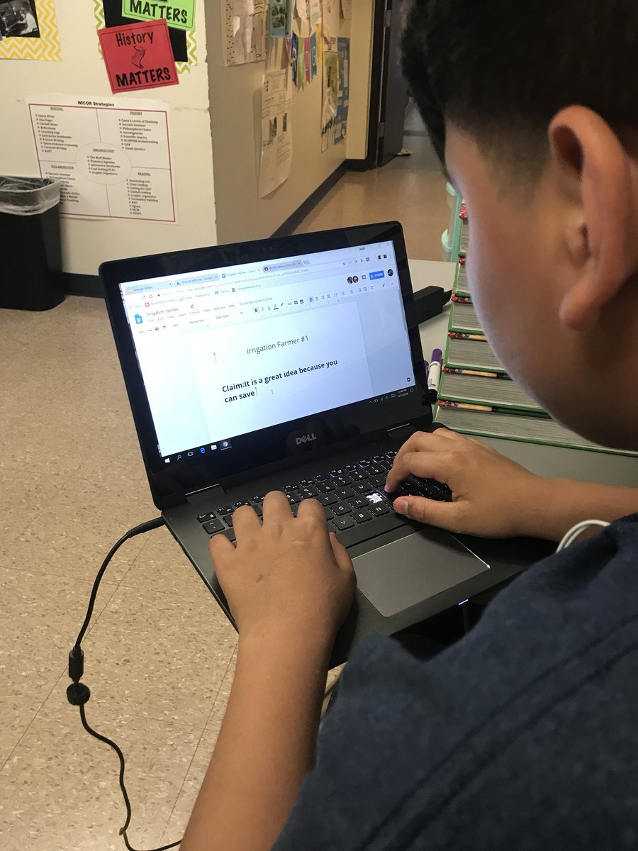 TWeeksGCISD's tweet image. Higher level thinking is not easy but my kids are doing a great job pushing through today to write their #CERs #EmbeddedAssessment #proud @MrsTeeterStocz @CTMSWolfWay