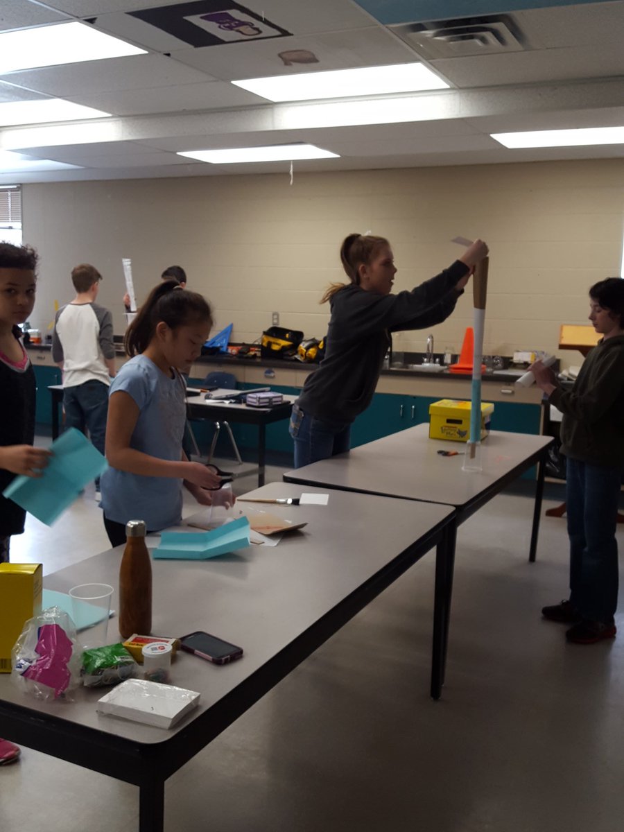 jessmarshall29's tweet photo. STEM activities with the 7/8's today!! How tall can you get your tower?!?! @lindsay_gammie #bvalleyschool #csd71 https://t.co/QG8y7lVTQu