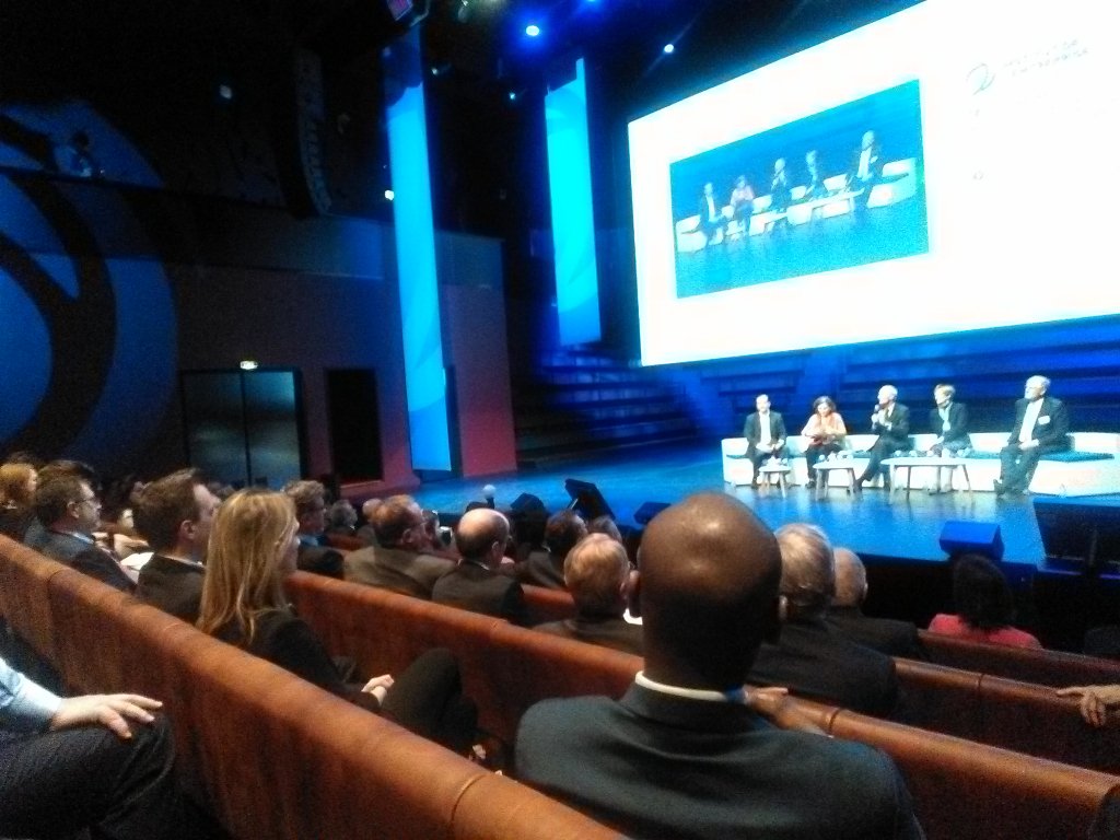 HannahVerdier's tweet photo. Les questions à la salle ! #RepereConfiance https://t.co/ylY2emLR6C