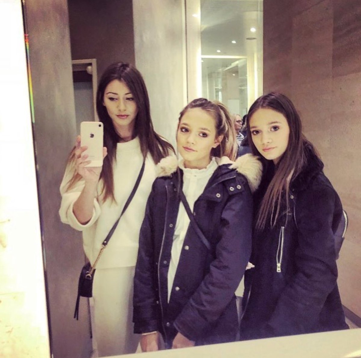 eleanorcaldeuk's tweet photo. The girls xxx https://t.co/4B2RN4ysL6