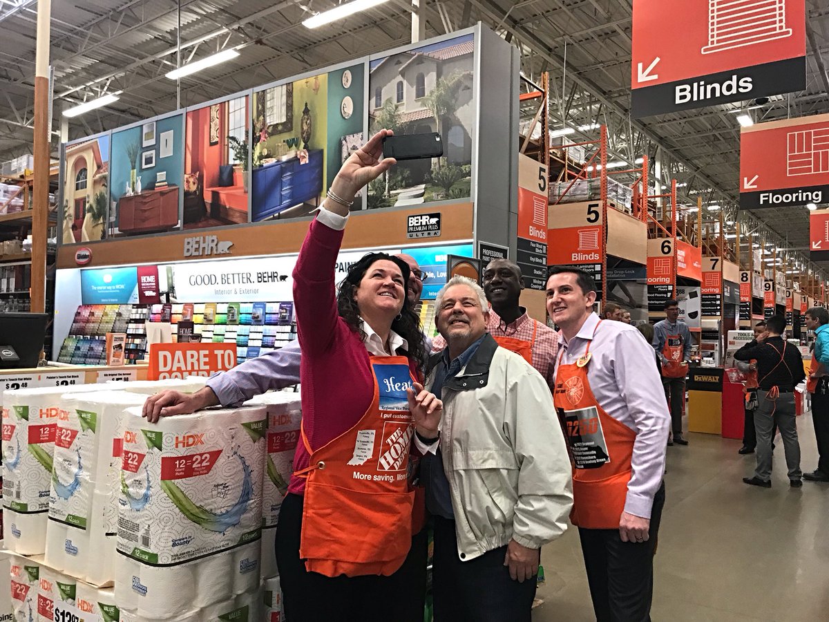 2003Asquad's tweet photo. Always Time for Selfie!! #storewalk @HouleHeather @HomeDepotEast @Linville2003 @HDLutz @AsalazarHD2010 https://t.co/FAplQdcmG3