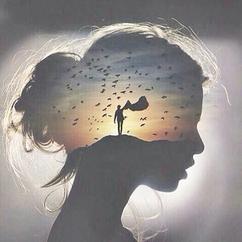 Küllenmiş renkte ışıklar düşerken yüzüme,
Rüzgardan kanatlı atlara binmeli.
Yüreğim alazı sönmez zamansızlık içindeyken,
Beraber ah Maralım!
Al şafakta mavi düşler ülkesine gtmeli..
#pırskâr