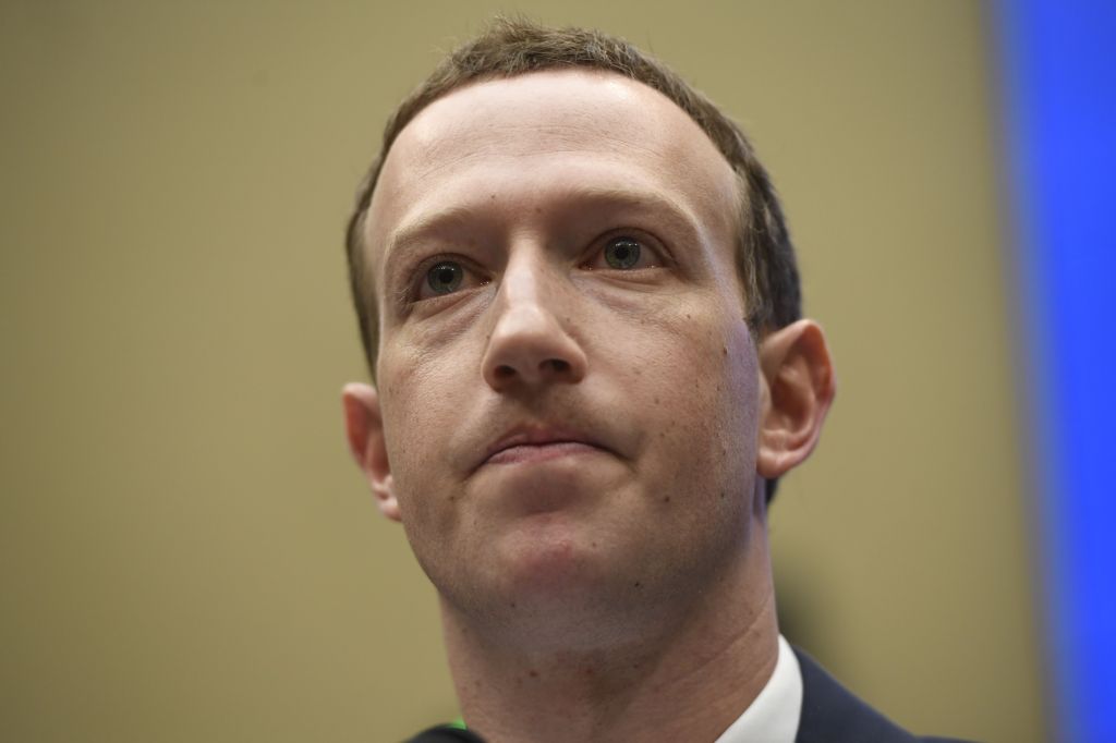 Zuckerberg won’t give a straight answer on data downloads tcrn.ch/2Hr1Oxj by <a href="/riptari/">Natasha 🧗‍♀️</a>
