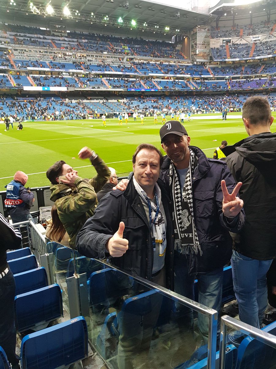 juventusfc's tweet photo. Lorenzo e Maurizio sono pronti, con la #JuventusLegend Penna Bianca #Ravanelli! #FINOALLAFINE #FlyToMadrid #RMJuve #TOGETHER https://t.co/rWZLtXwiPW https://t.co/OKDpNPSO60