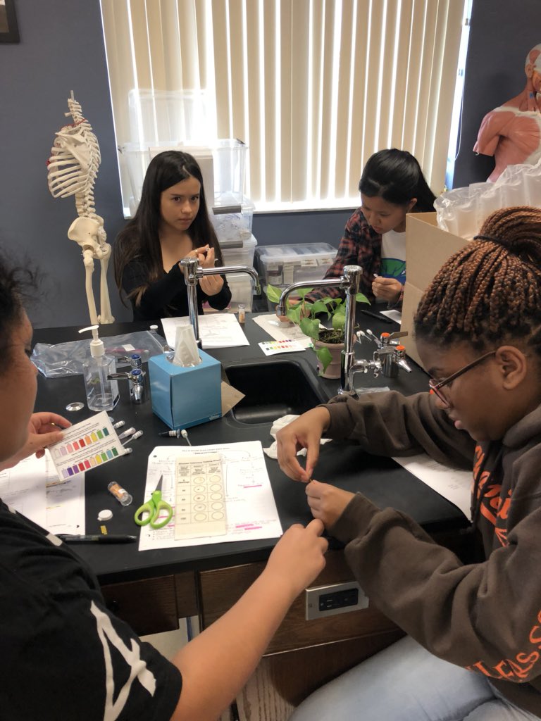 PBGHSScience's tweet photo. It’s Diabetes Day in Anatomy and Physiology! DYK? 30.3 million people or 9.4% of the US population is diabetic. We are doing a simulated diagnosis lab today! 🍬🍭🍬@PBCSDScience @GatorsReadDaily https://t.co/DB7TYn7xiJ