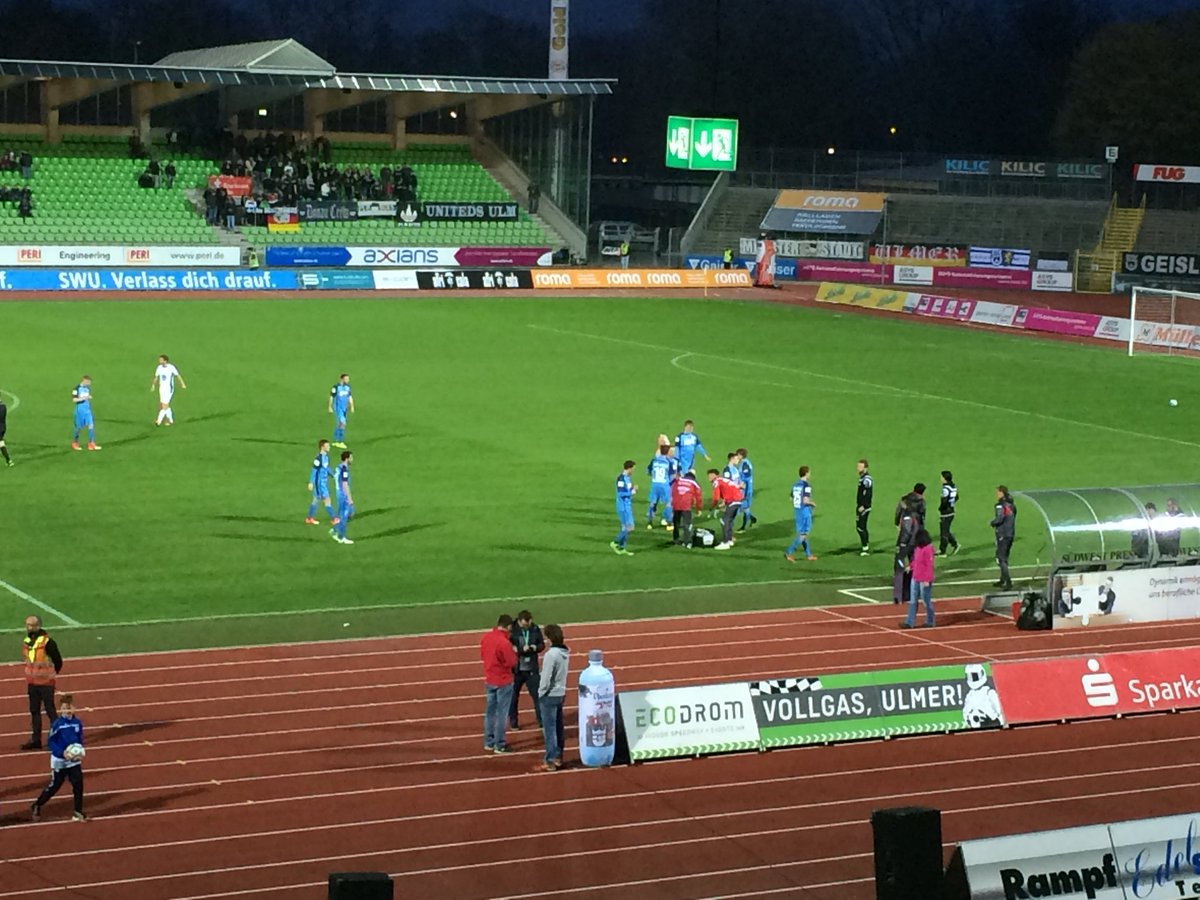 VfRAalen1921's tweet photo. Pokalkrimi an der Donau - es geht beim Stand von 1:1 in die Verlängerung... ✊🏻✊🏻 #SSVVfR #immerweiternachvorn #wfvpokal #RoadtoWaldau https://t.co/xxp3kOnSLw