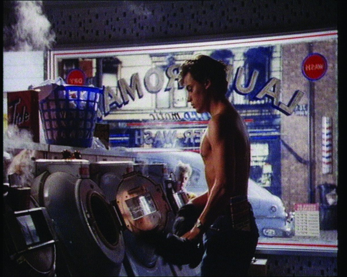 80Throwback's tweet image. The year was 1985
The advert was for @LEVIS 
The setting was a laundrette
The song was "I heard it through the grapevine" by Marvin Gaye
The star was Nick Kamen

youtu.be/Q56M5OZS1A8