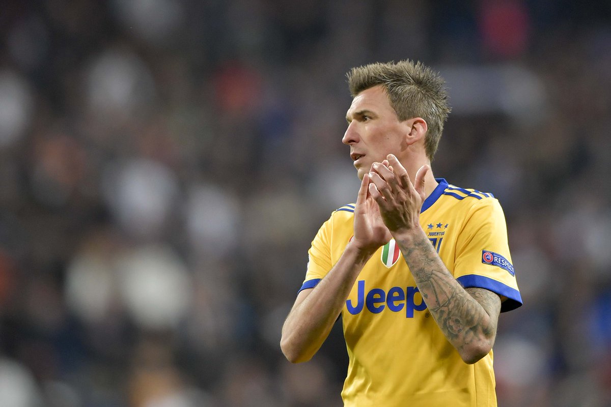 juventusfcid's tweet photo. #TOGETHER, kita telah melalui suka cita, penderitaan, tetapi yang paling utama adalah merasakan kebanggaan yang besar terhadap tim ini.

👏👏👏 Berikan tepuk tangan kalian untuk pejuang Bianconeri kita 🏳🏴 https://t.co/rhHivdxTV6