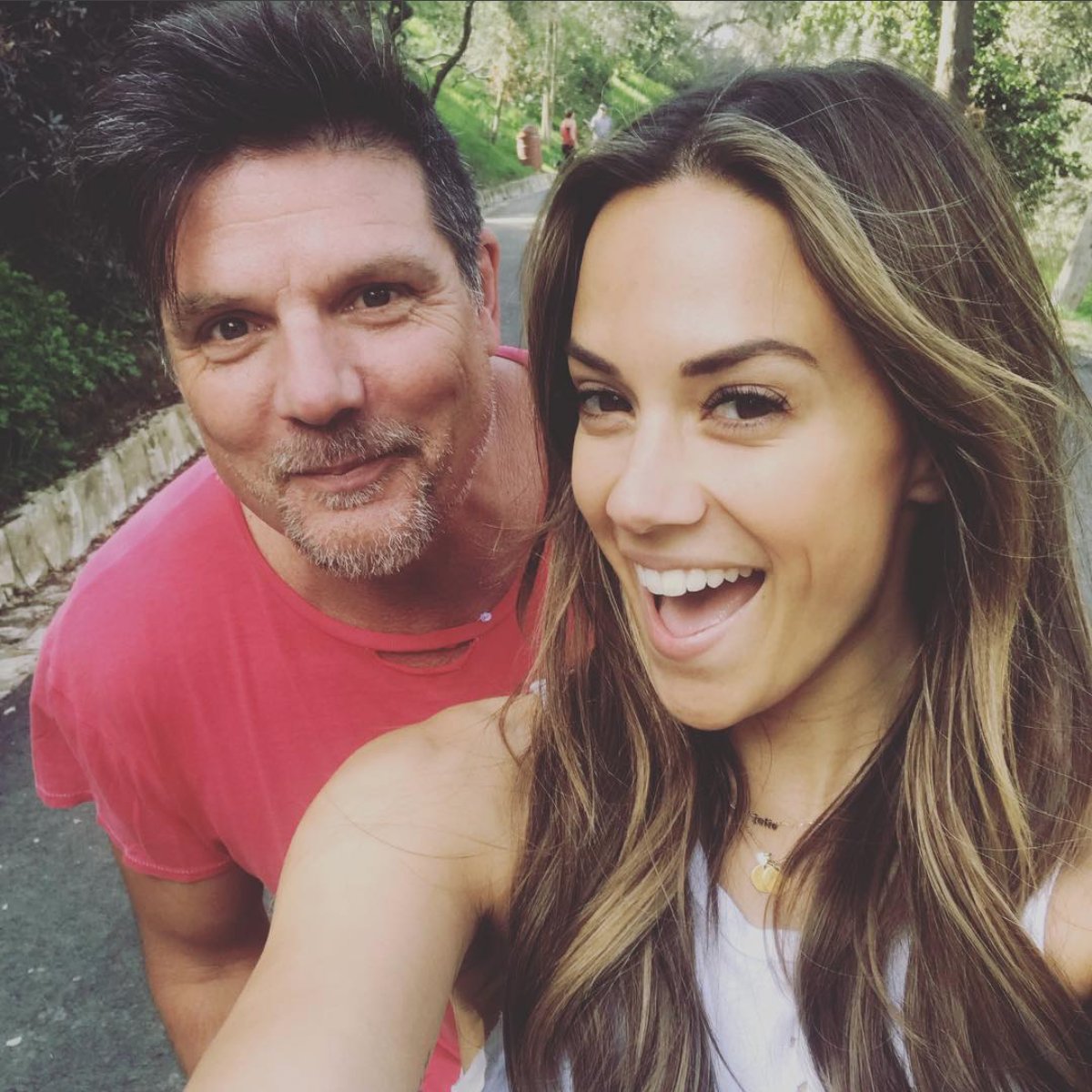 kramergirl's tweet photo. Attn tree hillers: look who I ran into hiking! https://t.co/iAizeizgok
