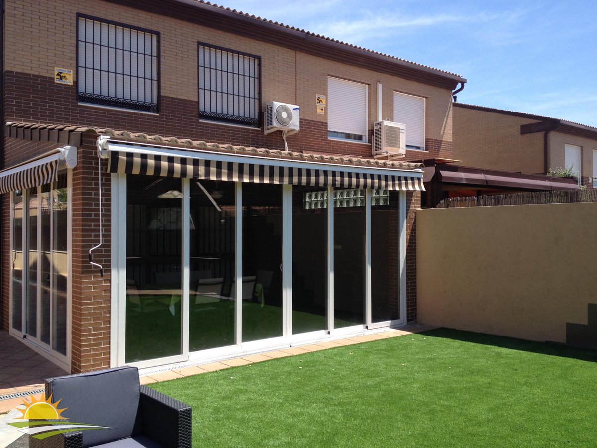ToldosAvila's tweet photo. El Cofre Náutico es un sistema protector de la lona del toldo y un elemento que contribuye a la mejora estética de la instalación.El sistema de regulación permite la inclinación de prácticamente un ángulo de 90 º.
¡Pide mas información en nuestra pagina web! https://t.co/kkbUvM2sQA