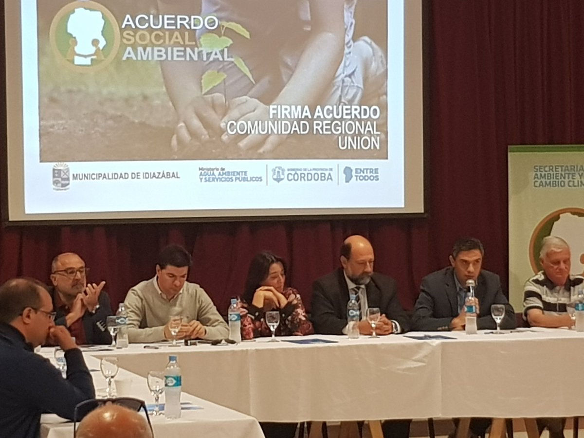 regional_union's tweet photo. LA #ComunidadRegionalUnion FIRMÓ ACUERDO SOCIOAMBIENTAL
La Secretaría de Ambiente y Cambio Climático, del Ministerio de Agua, Ambiente y Servicios Públicos, firmó en la localidad de Idiazábal, el Acuerdo Socioambiental número doce junto a intendentes y presidentes comunales. https://t.co/AxaViE4PAq