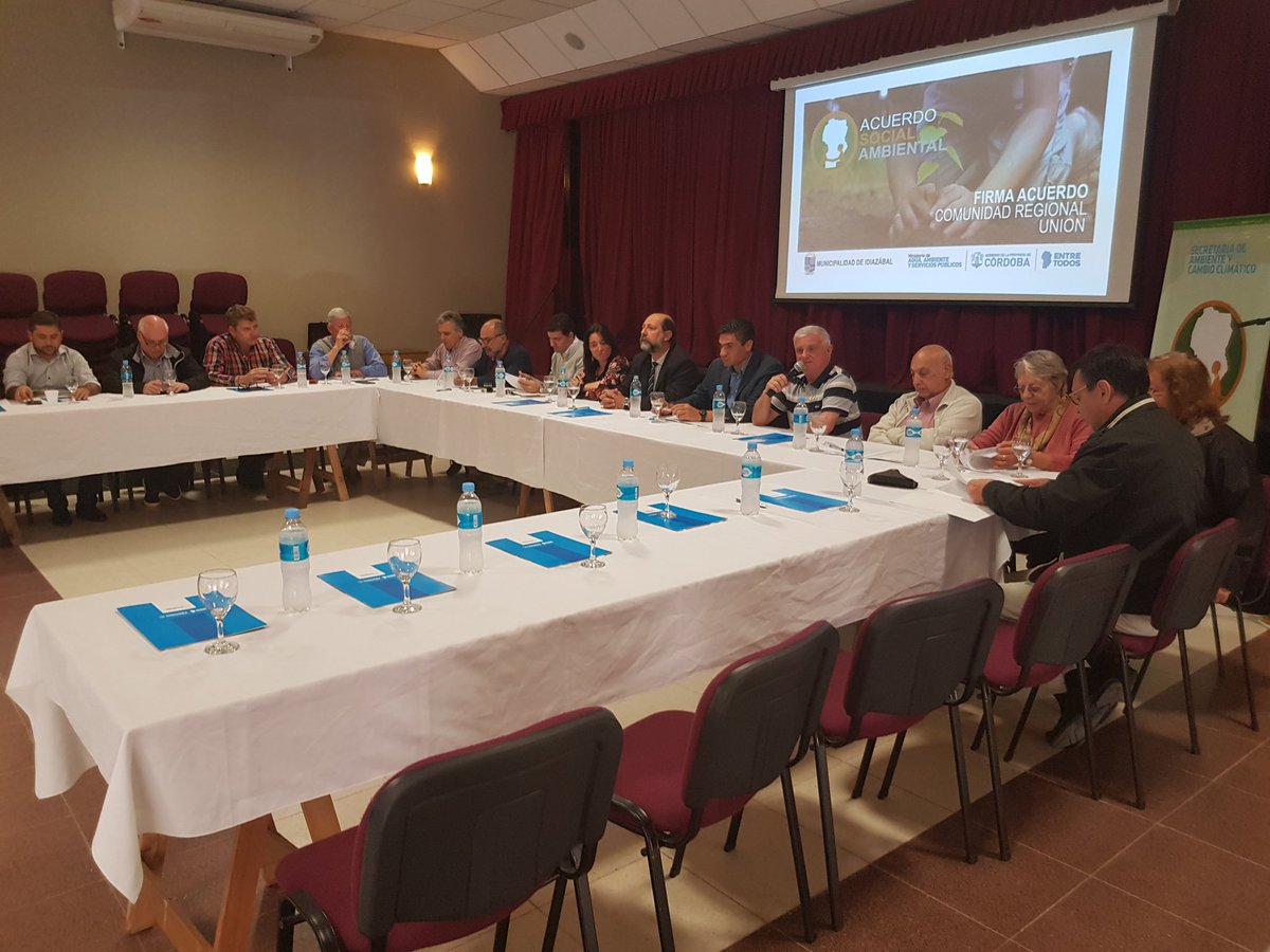 regional_union's tweet photo. LA #ComunidadRegionalUnion FIRMÓ ACUERDO SOCIOAMBIENTAL
La Secretaría de Ambiente y Cambio Climático, del Ministerio de Agua, Ambiente y Servicios Públicos, firmó en la localidad de Idiazábal, el Acuerdo Socioambiental número doce junto a intendentes y presidentes comunales. https://t.co/AxaViE4PAq