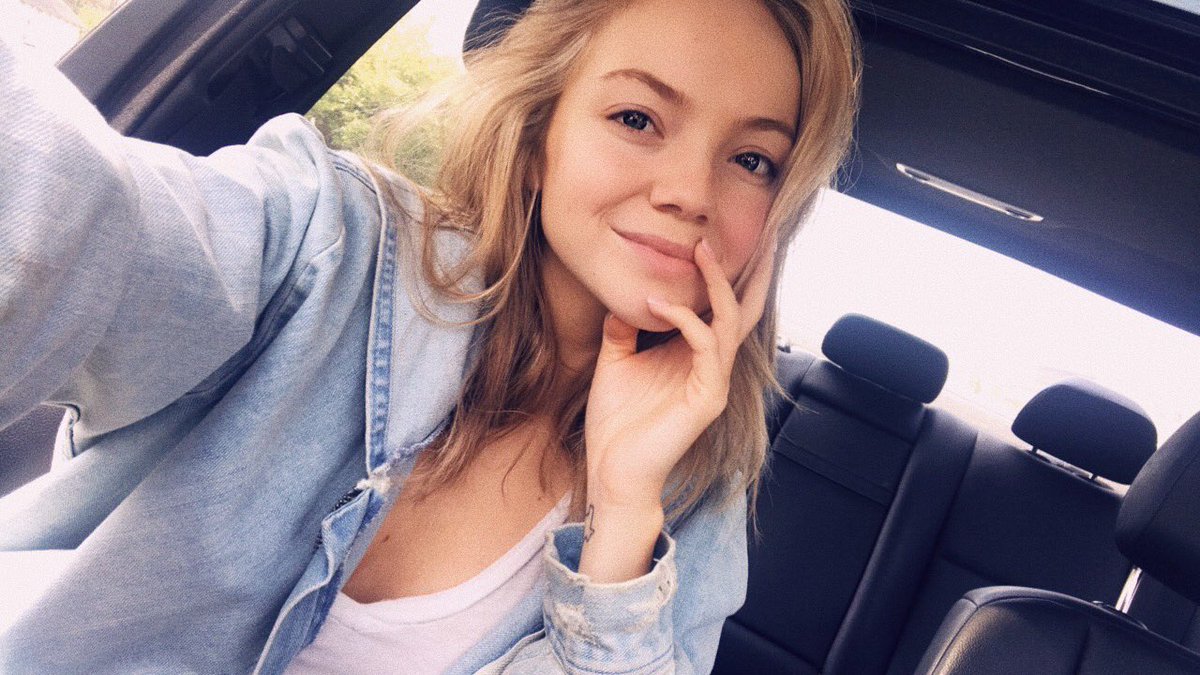 Just poppin' in to say I hope everyone is having a beautiful day AND to ask who's ready for ACMs?!?!? 🙋🏼🙋🏼💃🏼💛