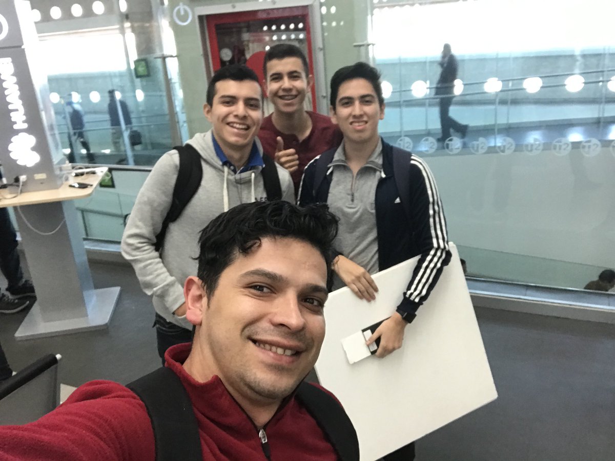 adrianpiedracr's tweet photo. Feliz cumpleaños a una de las personas que me sirvieron como ejemplo desde qué comencé a jugar, de fan a compañero de selección y gran amigo ❤️🤟🏻, muchas felicidades mi capi te veo pronto wey @Pompeyo4CR  ya nos echaremos un grey🌚. https://t.co/lA93saujnl
