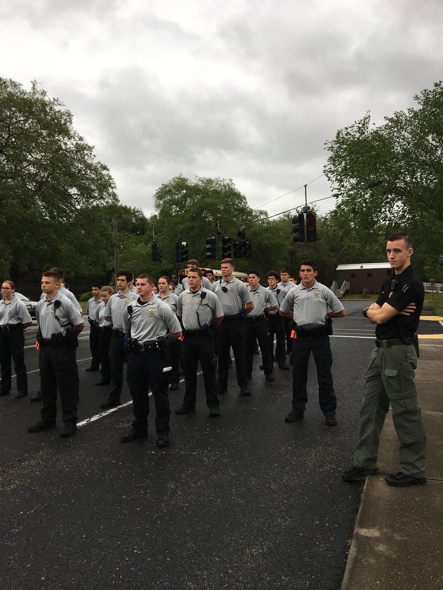 ExplorerPost916's tweet photo. Photos from last night's General Meeting. The Explorers practiced the drills for inspections and participated in search and arrest scenarios. #pascoproud #pascoexplorerspost916 https://t.co/SGhk9eFzBJ