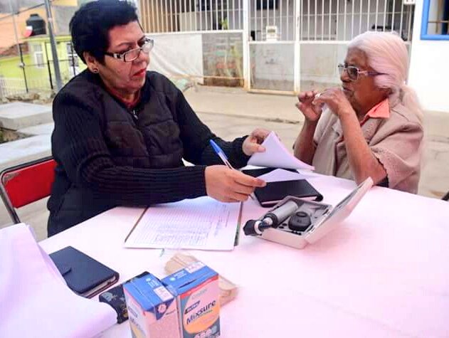 ACOaxaca's tweet photo. Se beneficia la economía familiar de familias del Infonavit 1o de Mayo, con jornada médica y de abasto social que @ACOaxaca les acerca. https://t.co/6LUhdtK4fE