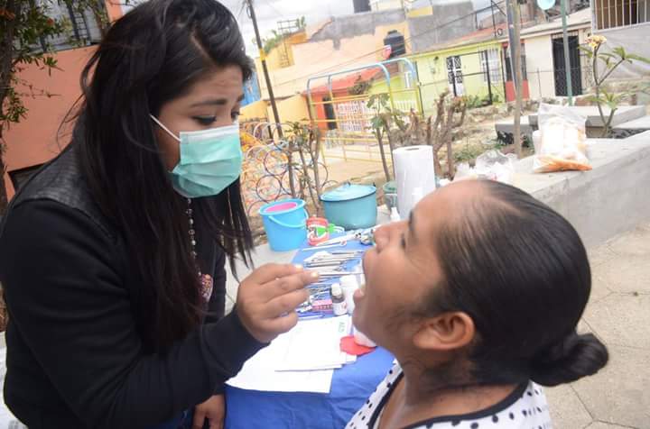 ACOaxaca's tweet photo. Se beneficia la economía familiar de familias del Infonavit 1o de Mayo, con jornada médica y de abasto social que @ACOaxaca les acerca. https://t.co/6LUhdtK4fE