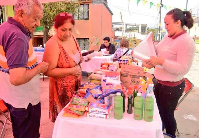ACOaxaca's tweet photo. Se beneficia la economía familiar de familias del Infonavit 1o de Mayo, con jornada médica y de abasto social que @ACOaxaca les acerca. https://t.co/6LUhdtK4fE