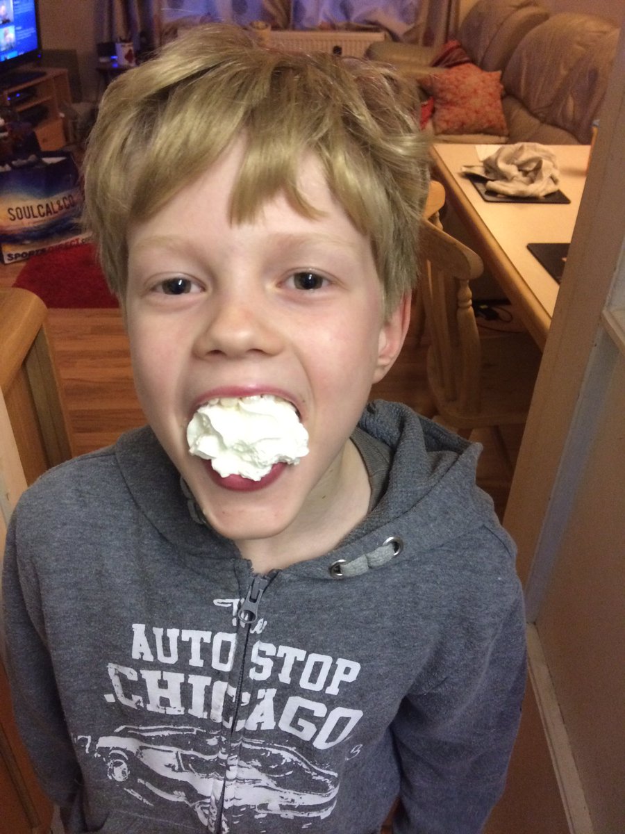 karenfthompson's tweet photo. Squirt cream and strawberries for pudding ..
Ha ha ..
#anchorsquirtcream
#messypups https://t.co/uEkLxcHclF